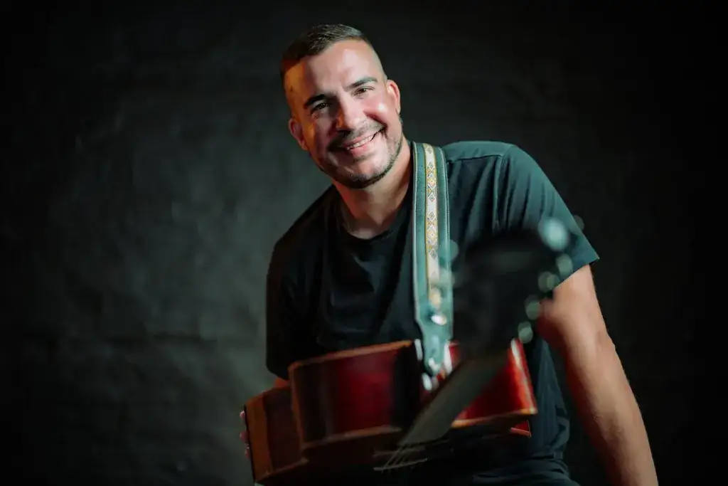 Justin Serrao – country-rock singer-songwriter