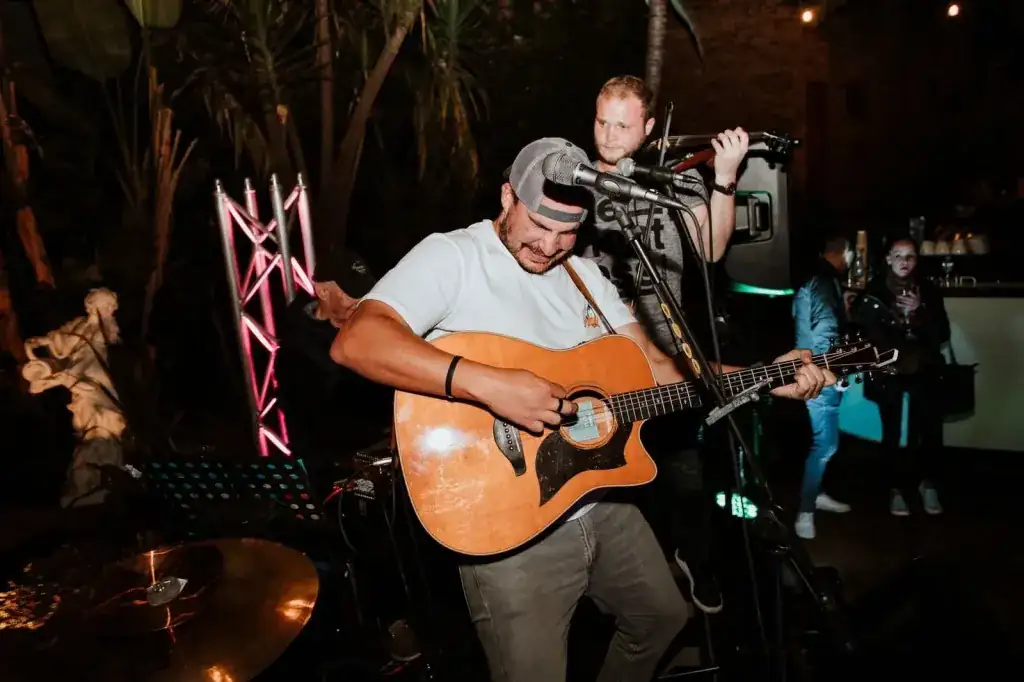 Justin Serrao – country-rock singer-songwriter